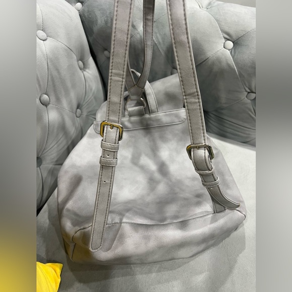 New gray backpack - Picture 2 of 9